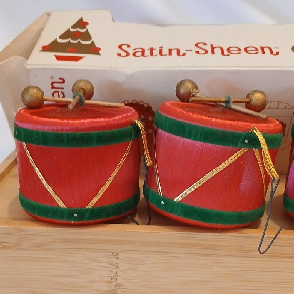 Vintage Christmas Drum Ornaments - Picture 2 of 15